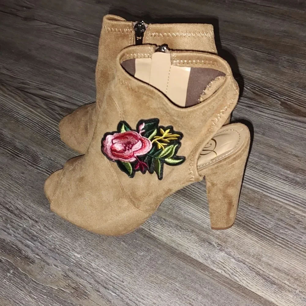 Derek Heart tan embroidered floral peep toe ankle booties Sz 9 - Picture 3 of 8